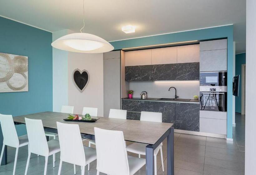 Апартаменты 4 Спальни, Bellagio Village  4 Apartments By The Lake   Seasonal Warm Pool And Sauna