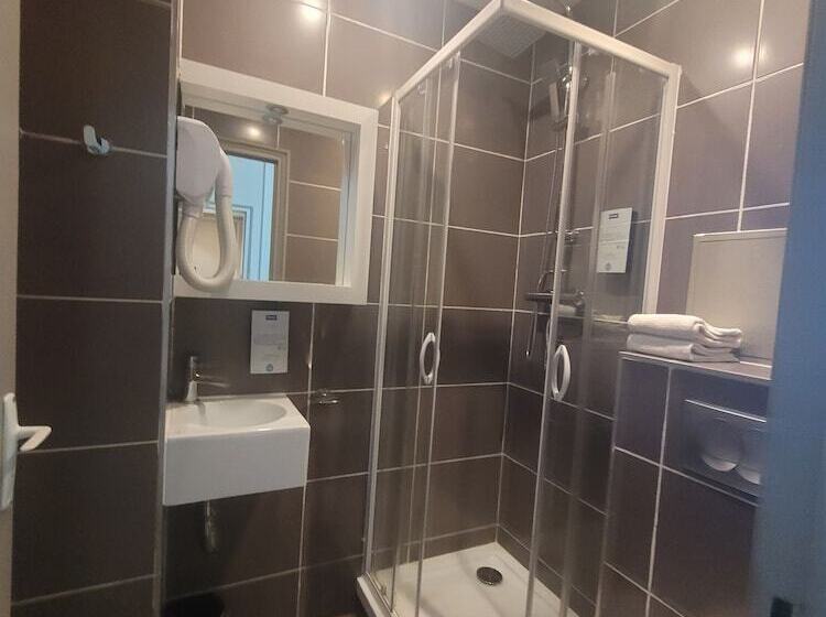 Номер Стандарт, Kyriad Orange Centre Ville 3 Stars   Hotel Restaurant   La Galerie D Art Des Princes   Provence Alpe
