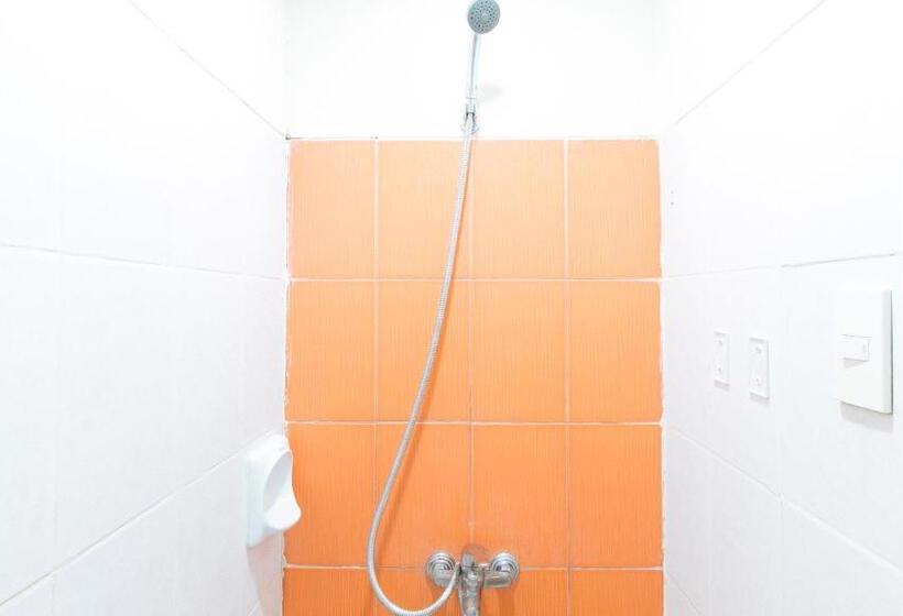 Номер Deluxe Кровать Кинг, Reddoorz Plus @ E Rodriguez Corner Banawe