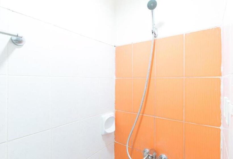 Семейный Номер, Reddoorz Plus @ E Rodriguez Corner Banawe
