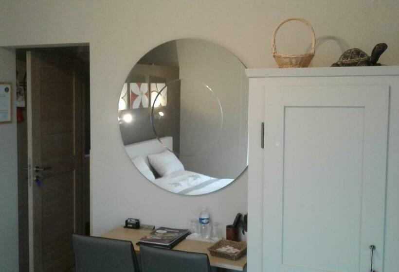 Comfort room with balcony, B&b La Chabetaine