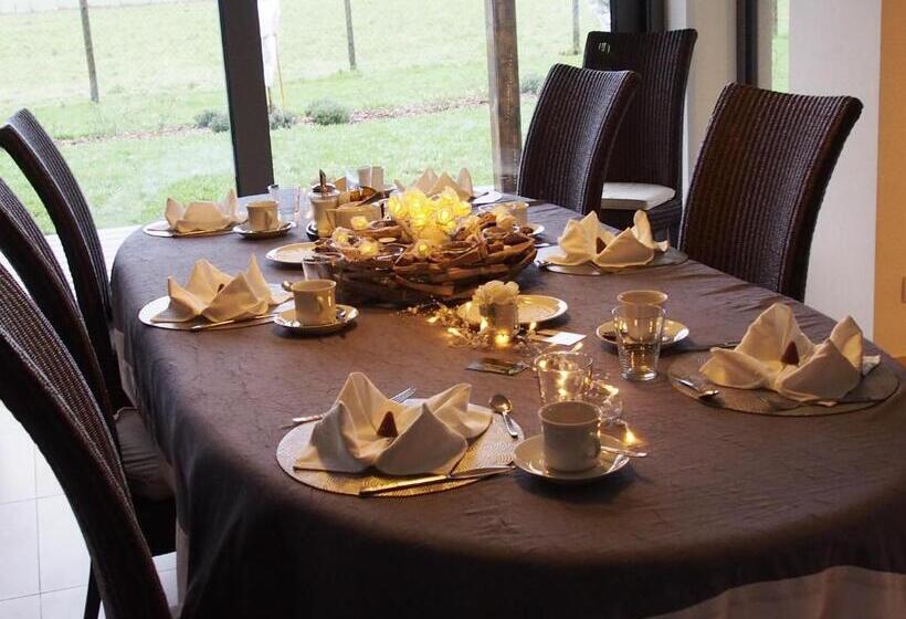 标准间带阳台, B&b La Chabetaine