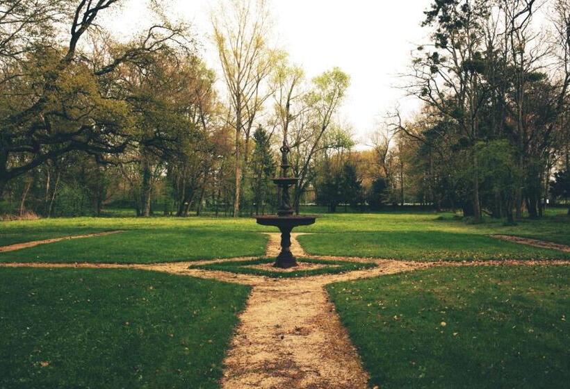 Номер Стандарт Вид на Сад, Château De Varennes