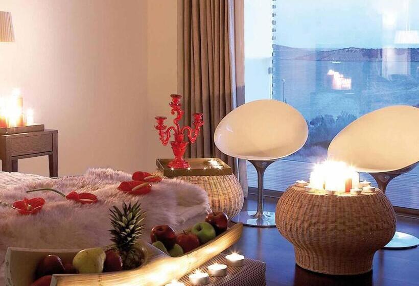 سوییت جونیور, The Roc Club, A Grecotel Hotel To Live