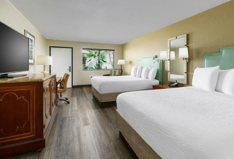 Номер Deluxe, Coco Key Hotel & Water Park Resort