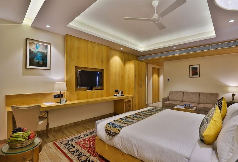 Номер Deluxe, The Square Somnath