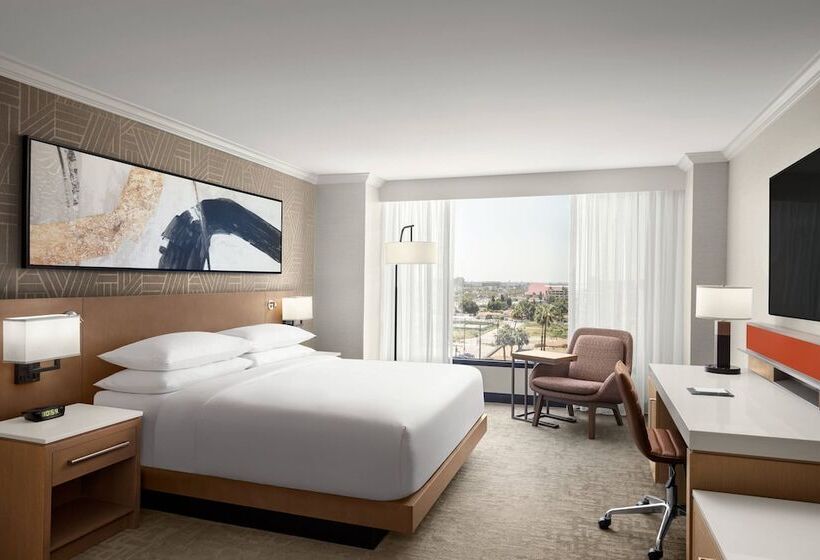 Номер Executive, Delta Hotels By Marriott Anaheim Garden Grove