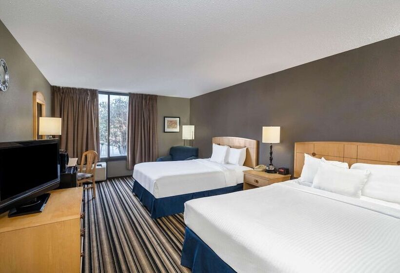 高级大房间, Travelodge By Wyndham Memphis Airport/graceland