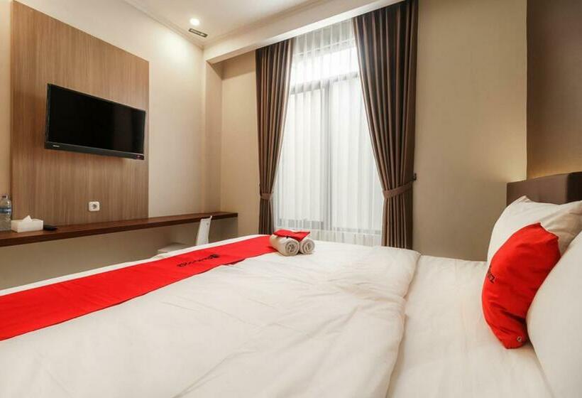 Номер Стандарт, Reddoorz Plus Near Lippo Mall Kemang 2