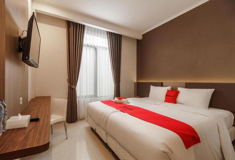 Номер Economy, Reddoorz Plus Near Lippo Mall Kemang 2