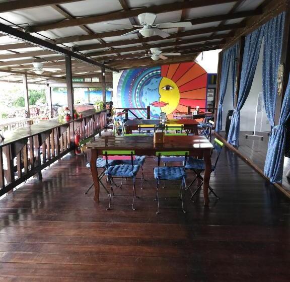 Семейный Номер, Toucan Lane Hotel And Restaurant