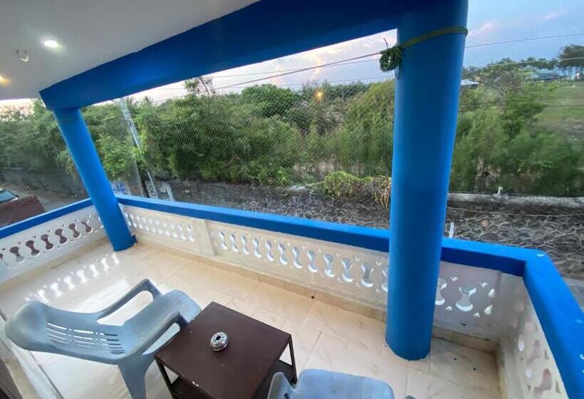 标准间带阳台, The Sea Shelter Home Stay