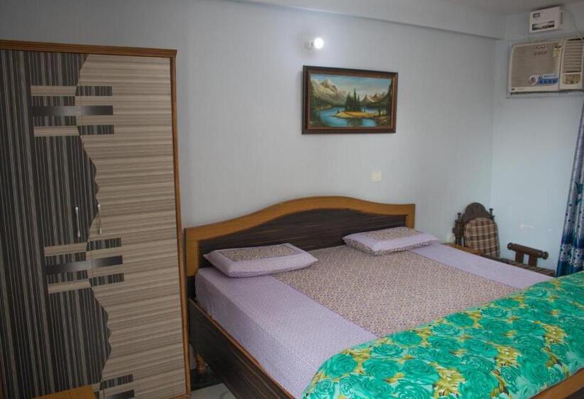 Standard Triple Room with Terrace, Golden Crown Laxman Jhula