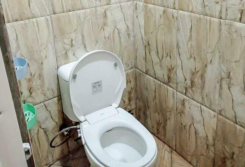 Номер Стандарт, Agnes Residence Near Blok M Mitra Reddoorz