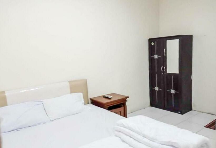 Номер Стандарт, Agnes Residence Near Blok M Mitra Reddoorz