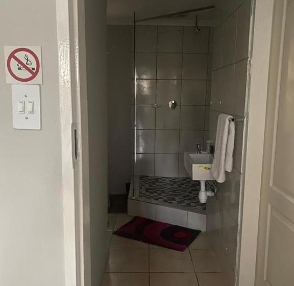 Номер Стандарт с Балконом, Ndzuti Guest House