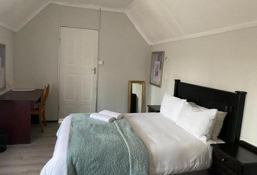 Номер Стандарт Вид на Сад, Ndzuti Guest House
