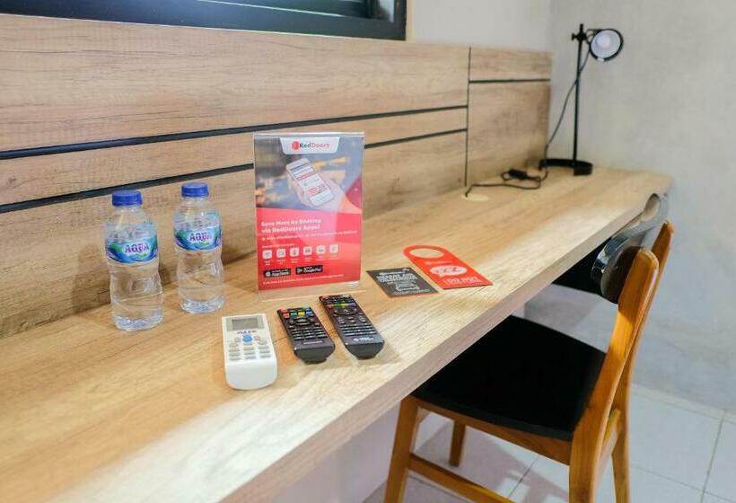Номер Стандарт, Reddoorz  Near Trans Studio Mall Cibubur 3