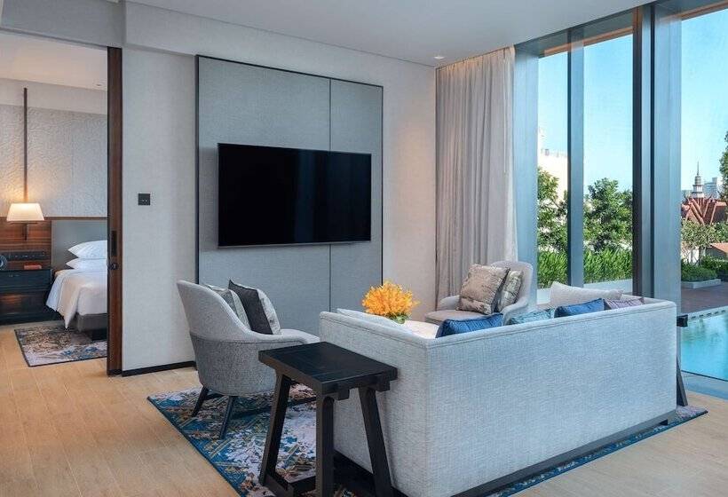 Королевский Люкс, Hyatt Regency Phnom Penh