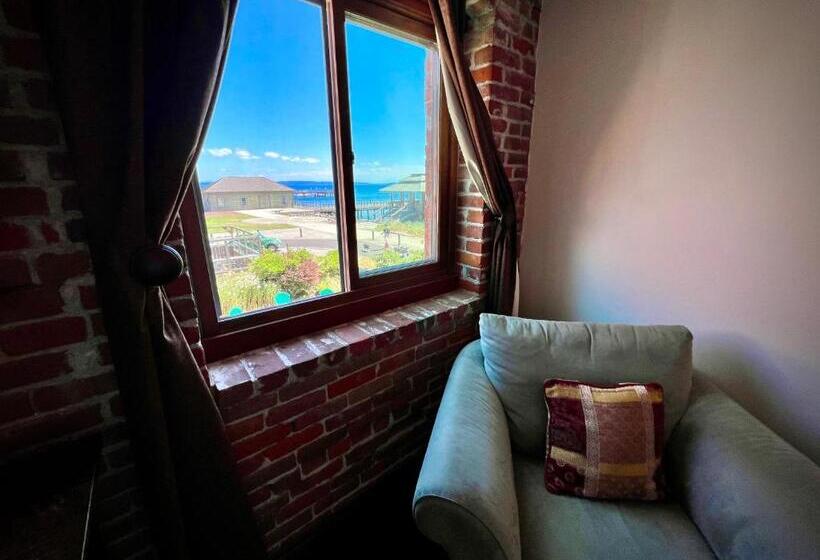 Mini Suite, The Monarch