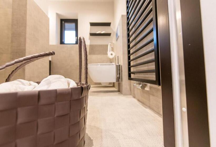 Апартаменты 1 Спальня с Балконом, Burgus - Design Suites & Apartments