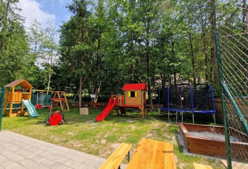 Трехместный Номер Стандарт с Балконом, Chaty A Apartmány Kúria Na Táľoch, Tále   Chopok Juh