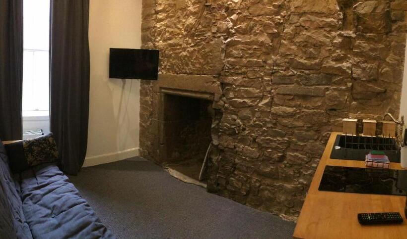 Апартаменты Внутренние 1 Спальня, Royal Mile Suites By The Castle