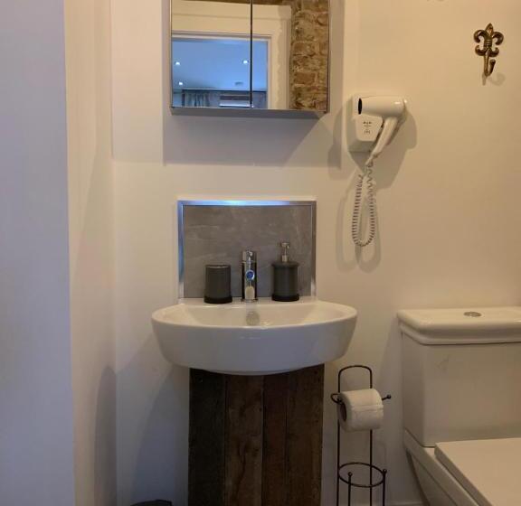 Королевский Люкс, Royal Mile Suites By The Castle