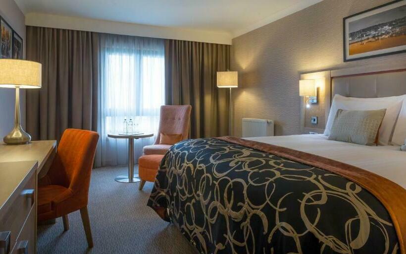 이그제큐티브 룸 킹사이즈 침대, Clayton Hotel Cardiff Lane