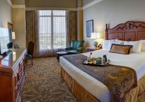 Standart Oda, Rosen Shingle Creek