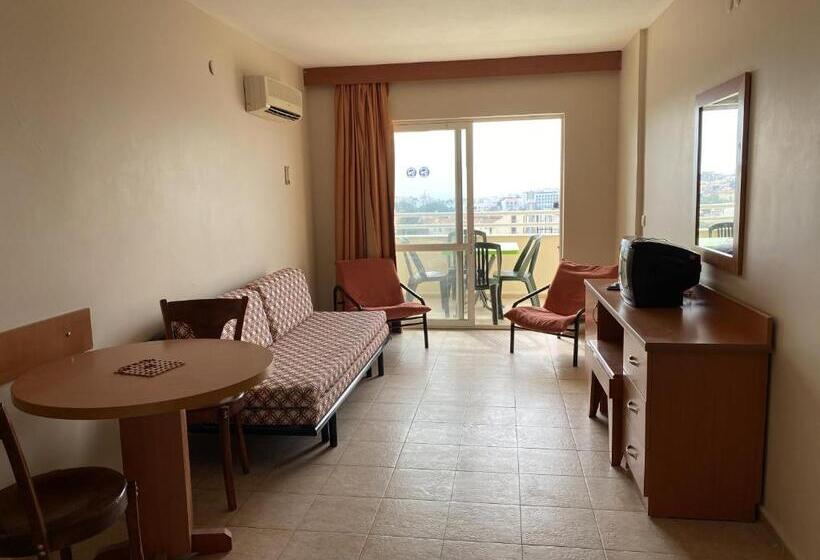 Люкс Вид на Бассейн, Tuntas Family Suites Kusadasi