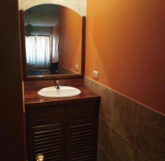 חדר סטנדרט לשלושה, Casablanca Hostal