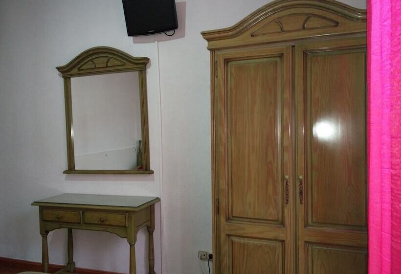 اتاق استاندارد سه نفره, Eco Hotel Toledo