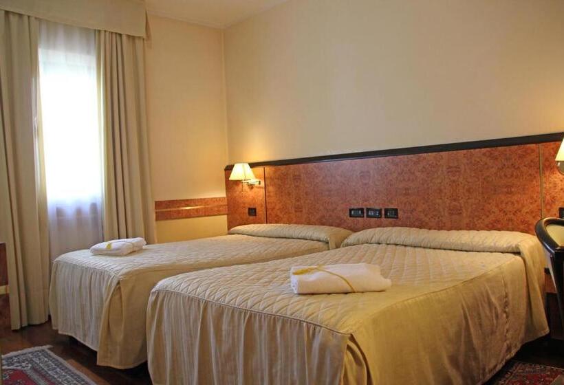 Четырехместный Номер Стандарт, Park Hotel Villa Leon D Oro