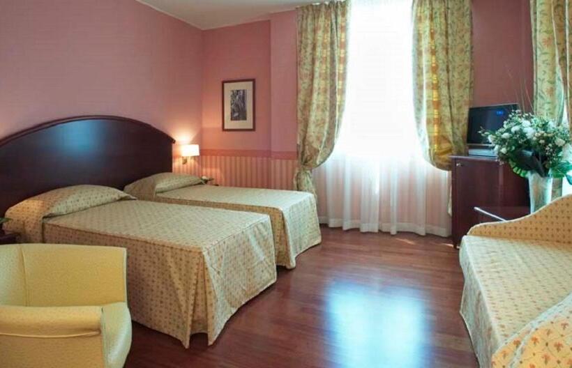اتاق راحتی سه تخته, Savoia Hotel Regency