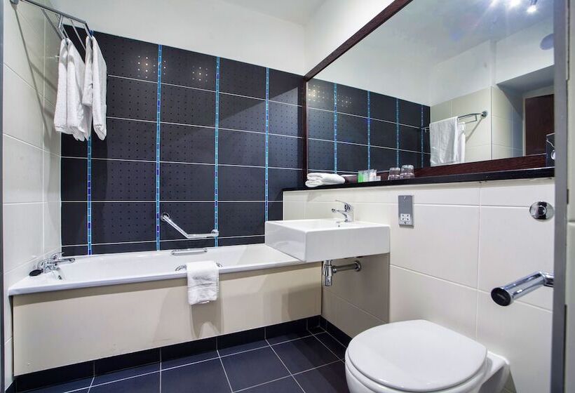 Полулюкс, Carlton Hotel Blanchardstown