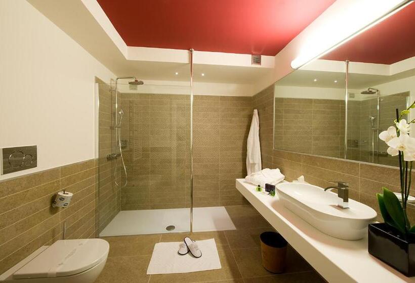 اتاق لوکس سه تخته, Relais Dell'Olmo