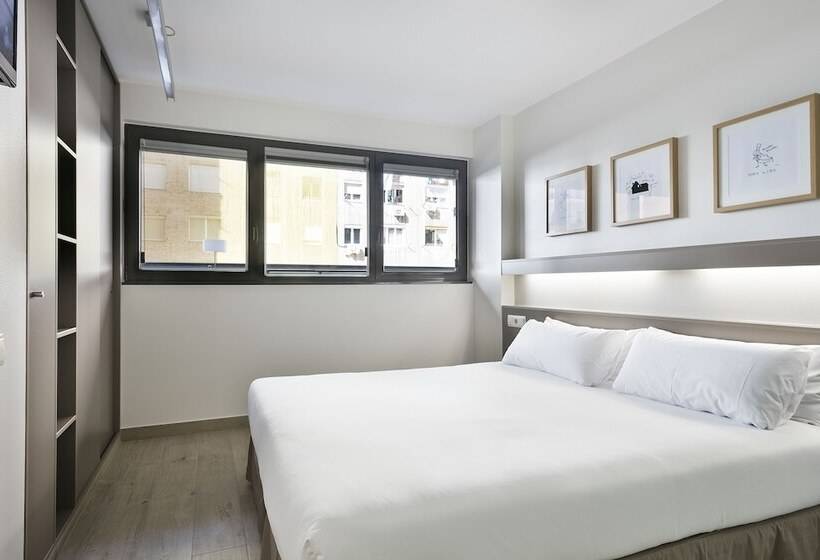 Номер Стандарт Трехместный, Aparthotel Bcn Montjuic