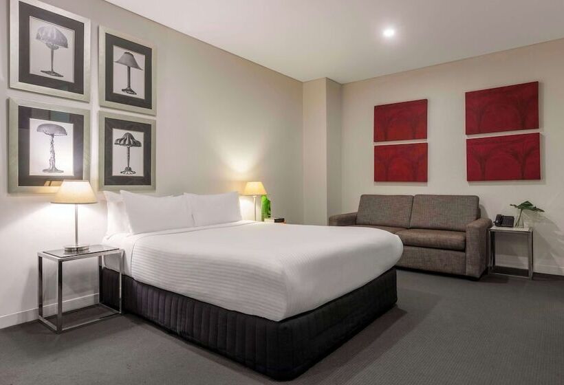 스탠다드 스튜디오, Oaks Melbourne On Collins Suites