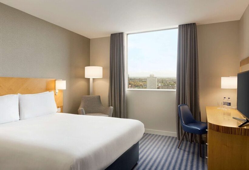 Номер Стандарт, Ramada Hotel & Suites By Wyndham Coventry