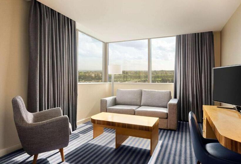 Люкс, Ramada Hotel & Suites By Wyndham Coventry