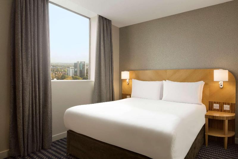 Люкс, Ramada Hotel & Suites By Wyndham Coventry