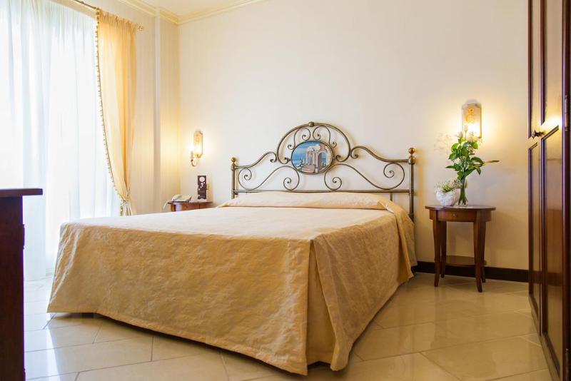 Классический Номер, Art  Diamond Naxos Taormina