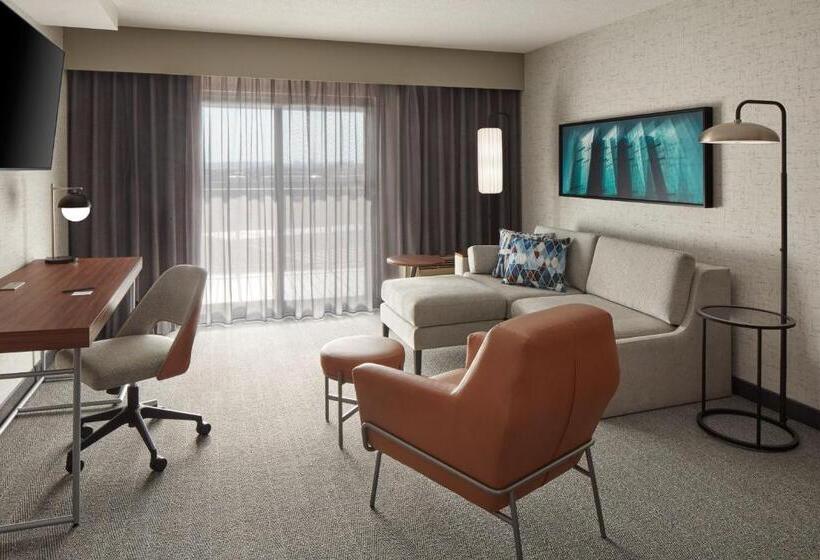 מיטת קינג בסוויטה, Courtyard By Marriott Mississaugaairport Corporate Centre West