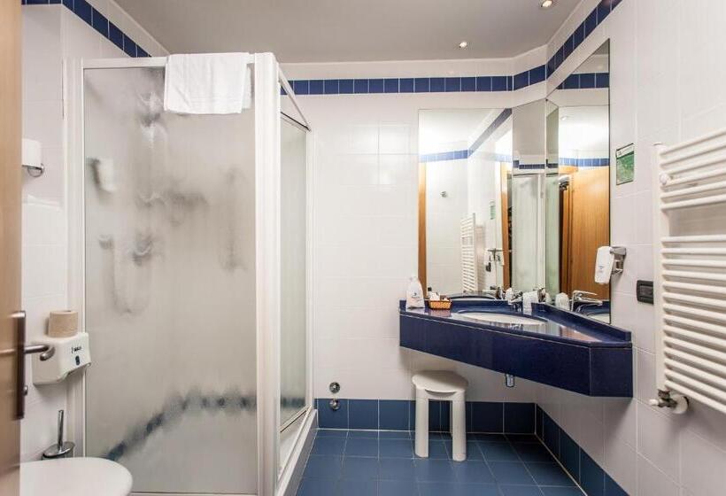 Quarto Triplo Estandar, Mastai