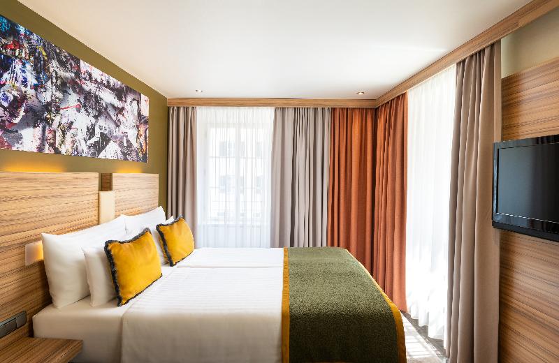 Люкс Кровать Кинг, Royal Hotel Edmonton Airport Trademark Collection By Wyndham