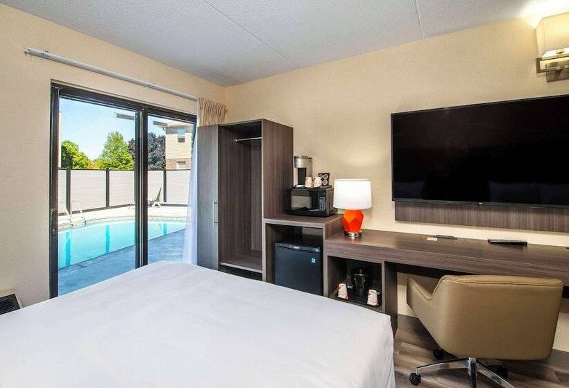 带2个双人床的标准工作室, Quality Inn