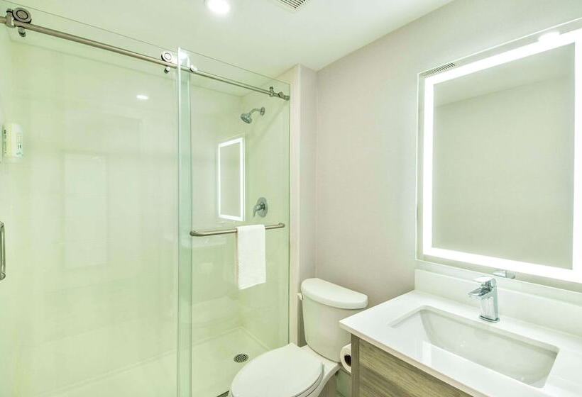 带2个双人床的标准工作室, Quality Inn