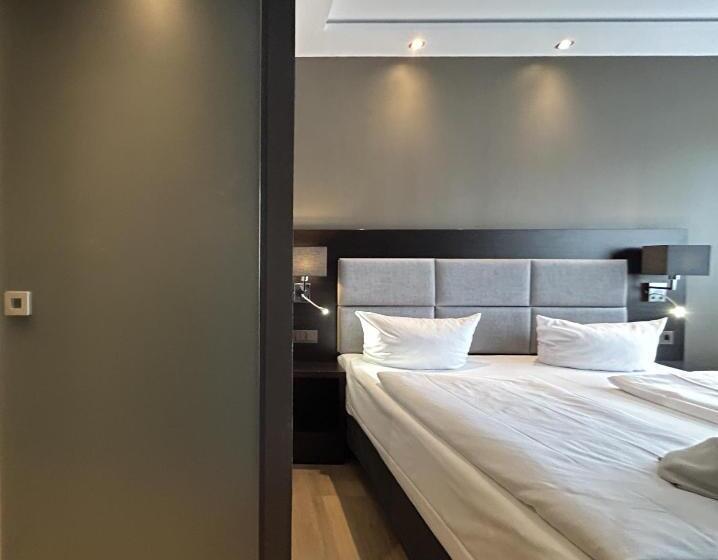 Quarto Estandar Individual, Am Karlstor