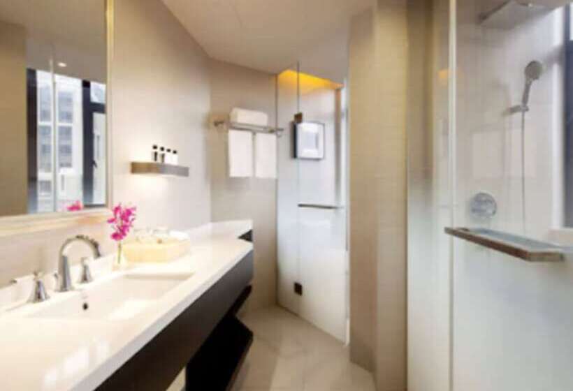 سوییت جونیور, Golden Tulip Bund New Asia